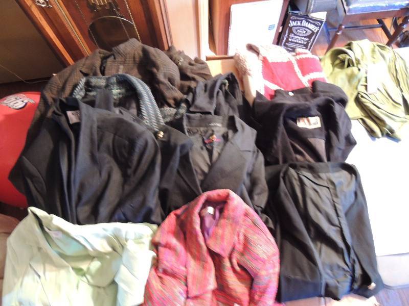 lot 104 image: Womens Jackets & Vest - Coldwater ...