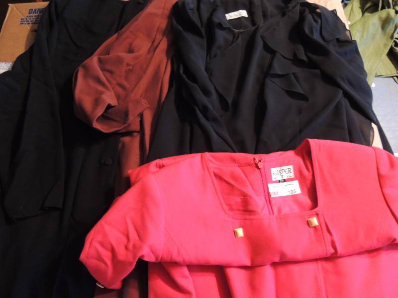 lot 105 image: Womens Dresses- Adle Simpson, blac...