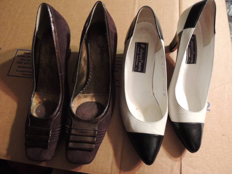 lot 113 image: Womans spectator pumps- Jean Pierc...