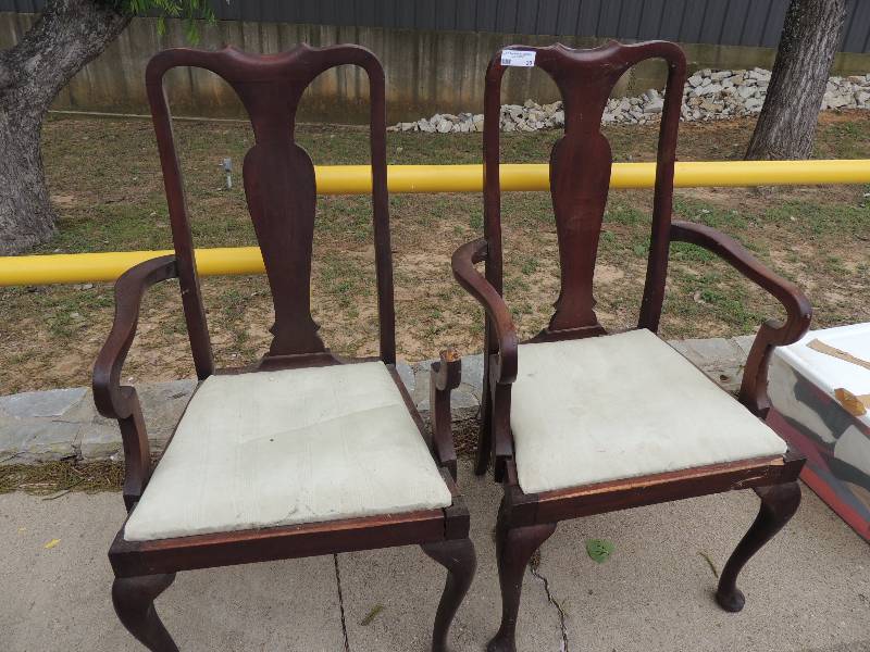 lot 20 image: 2 Fiddle back dining chars, both ar...