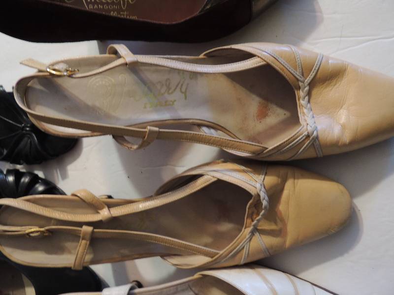 lot 123 image: Womans shoes-all size 9- Amalfi fa...