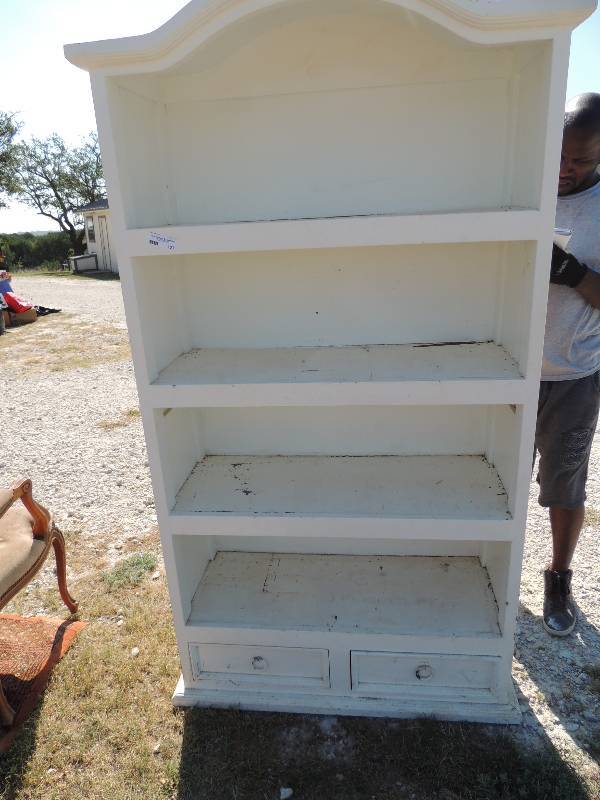 lot 127 image: White curved top bookcase with 2 dr...