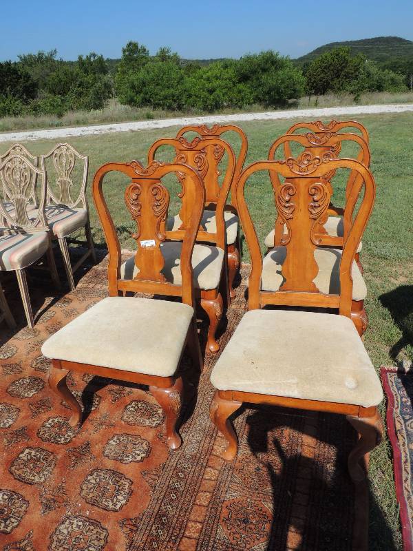 lot 128 image: Maple dining chairs x 6...