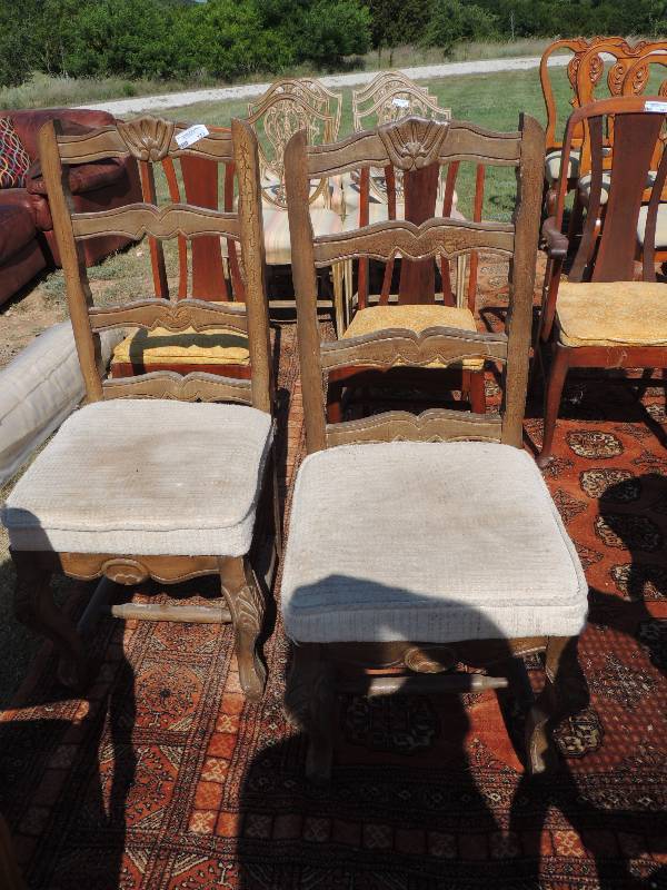 lot 132 image: 2 shabby sheik  side chairs...