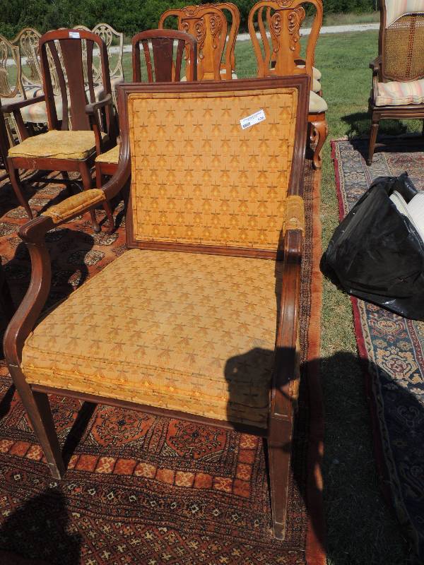 lot 136 image: Baker Furniture - Side Chair has g...