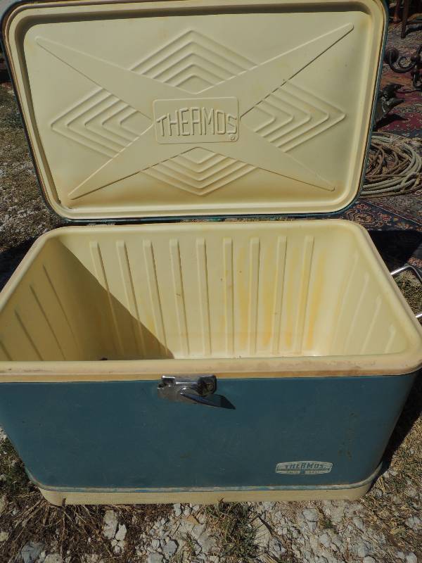 lot 141 image: Vintage Metal Thermos ice cooler...