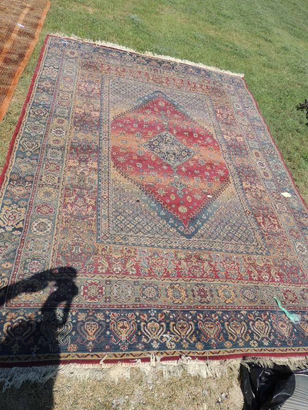lot 146 image: Large floor Rug  - Reds, blue & cre...