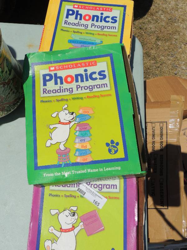 lot 165 image: 3 Scholastic  phonics reading progr...