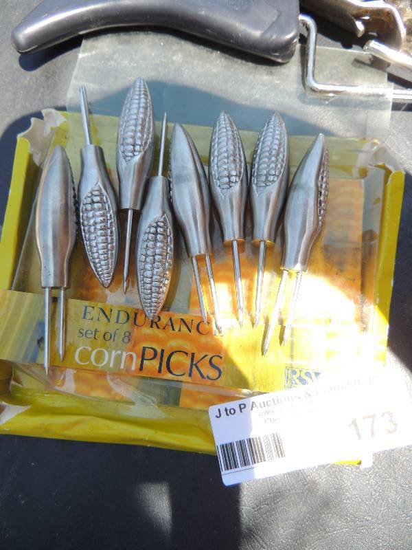 lot 173 image: Endurance-set of 8 corn corn holder...