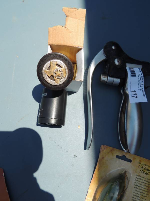 lot 177 image: Heavy duty wine bottle opener, Warn...