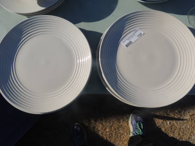 lot 190 image: WHITE DINNER PLATES X6 Royal Norfol...