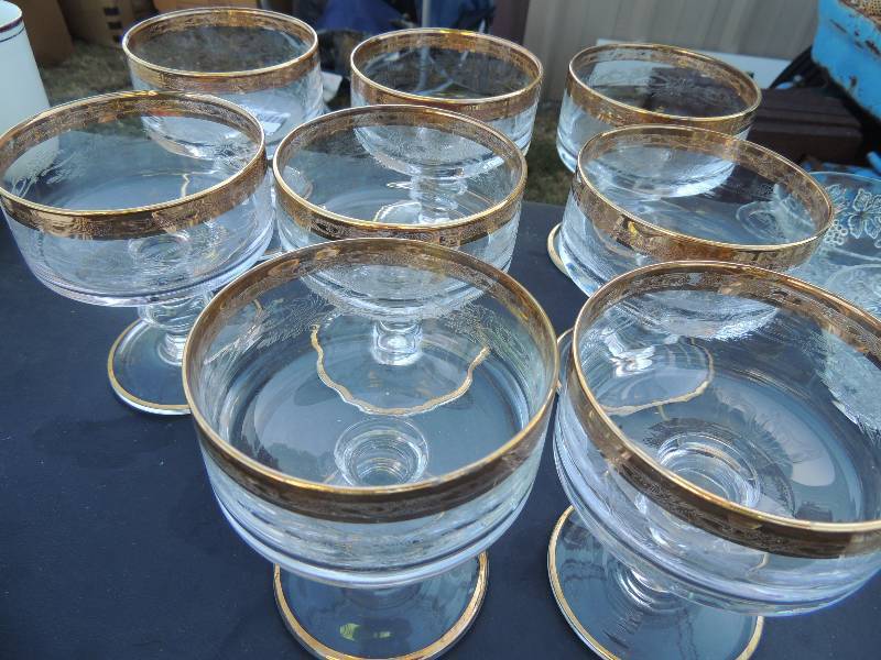 lot 207 image: Golden rimmed tall sherbet glasses ...