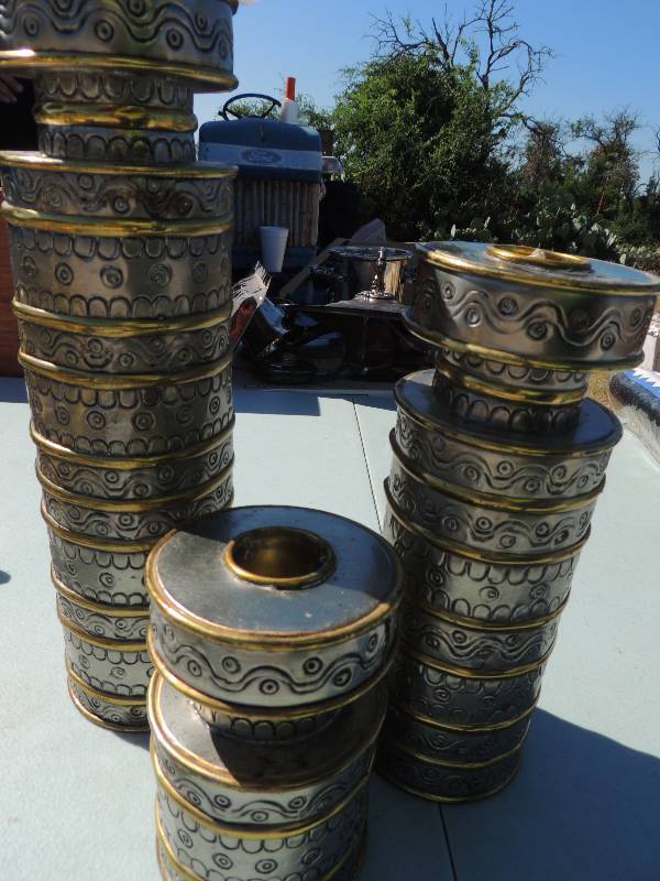 lot 223 image: SLIVER WITH GOLD TRIM CYLINDER Cand...