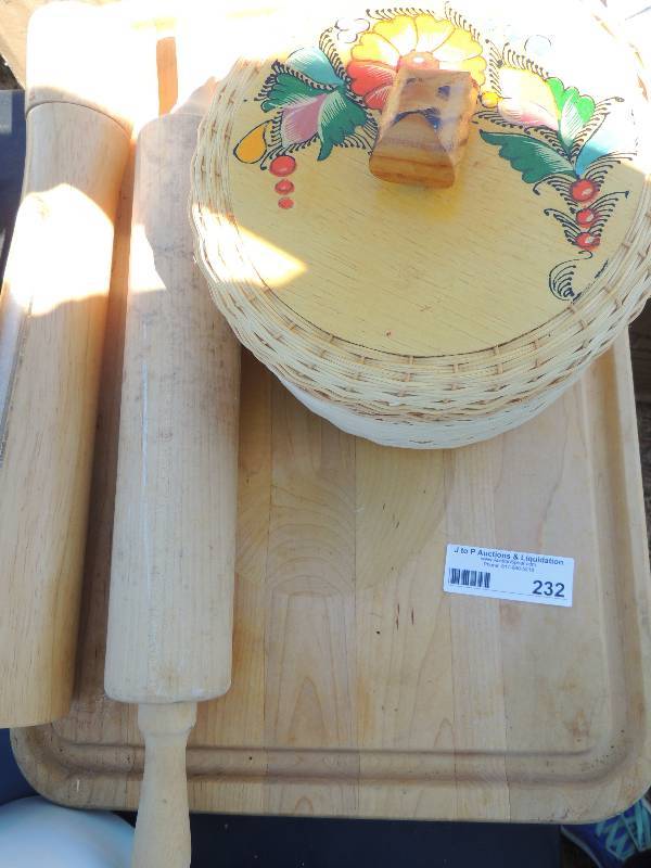 lot 232 image: Wooden Cutting Board, Rolling Pin, ...