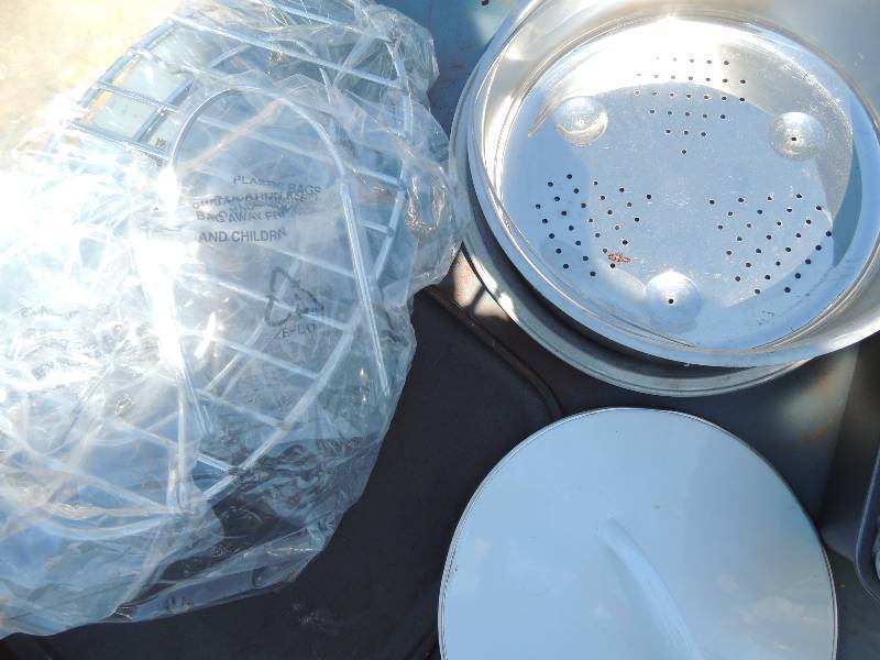 lot 269 image: Steamer basket, pie plate, 2 coolin...
