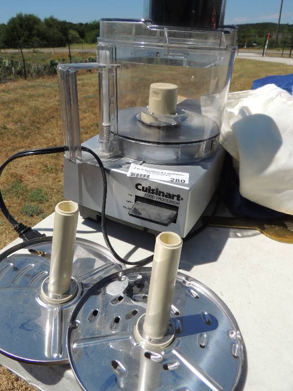 lot 280 image: Cuisinart food processer with extra...