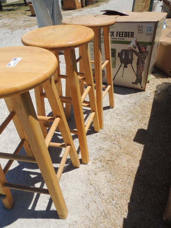 lot 286 image: 3  BLONDE WOOD BAR STOOLS   30 HT...