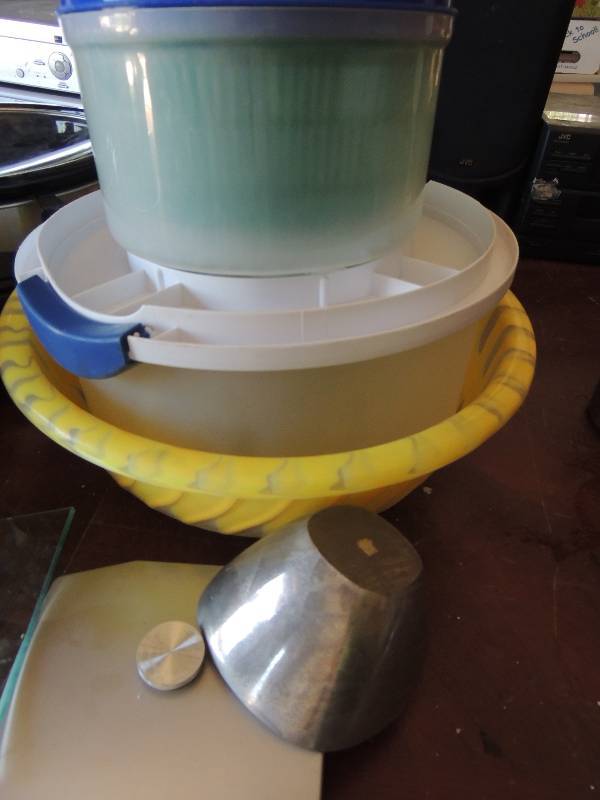 lot 293 image: Yellow Bowl, Cake Cover, Salad spin...
