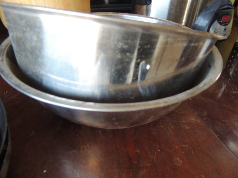 lot 289 image: 3 SKILLETS  & 3 BOWLS...