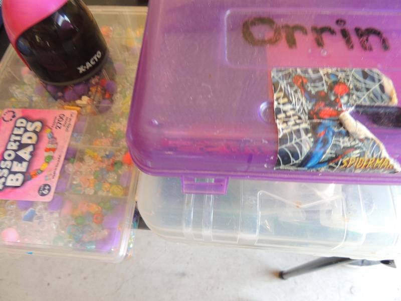 lot 298 image: Pens, pencils, markers, assorted b...