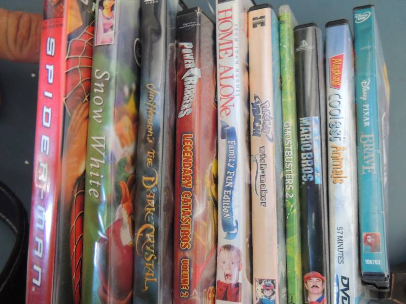 lot 334 image: 9 movies DVD  - HOME ALONE, POWER R...