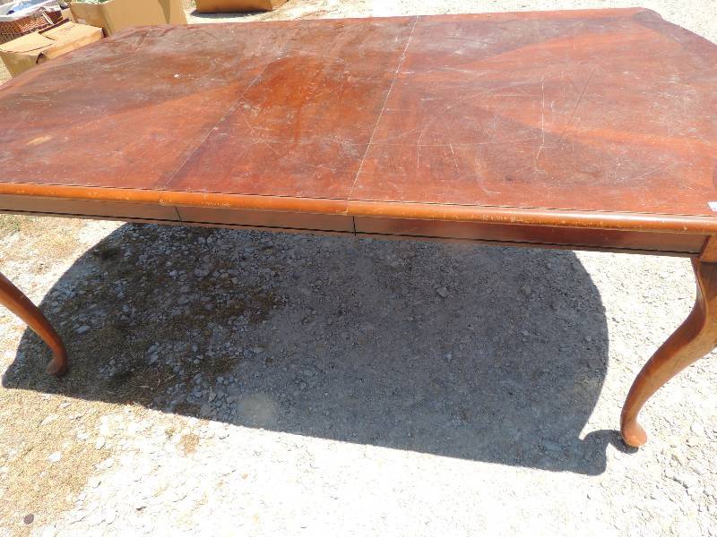 lot 290 image: Dining table plus 2 leafs - 42 W, ...