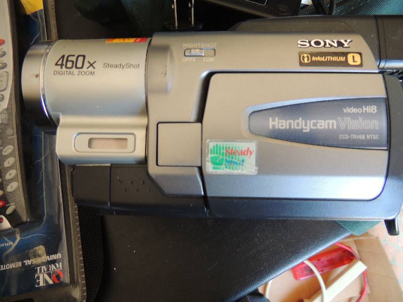 lot 363 image: Sony Handicam Vision H18, TAPES, CA...