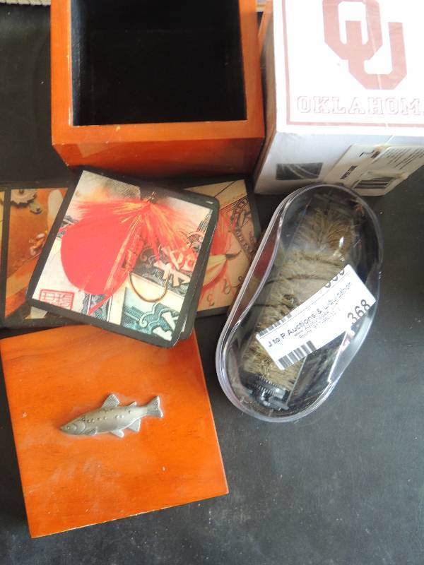 lot 368 image: Lint brush, OKLA U paper cube notes...