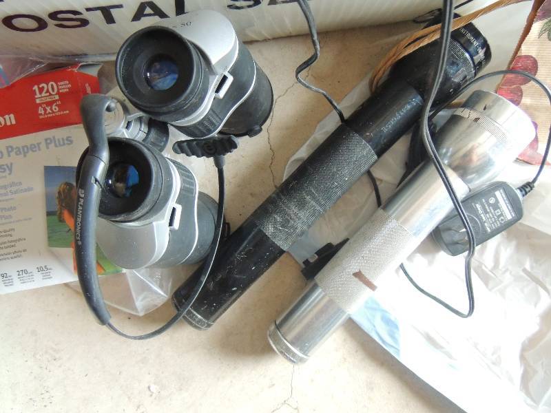 lot 369 image: Binoculars, flashlights, extension ...