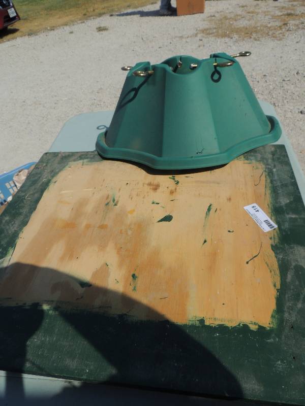 lot 419 image: Plant caddy  Xmas tree stand...