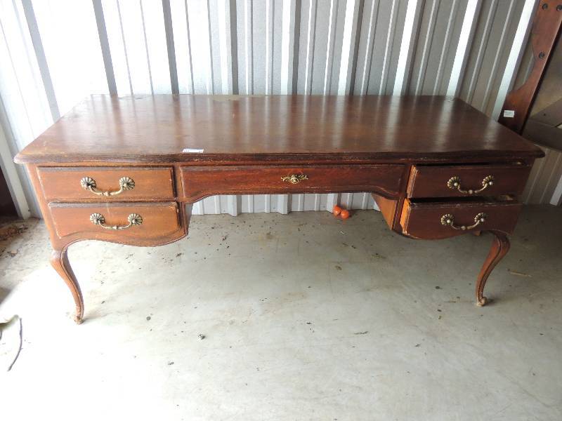 lot 28 image: Meldan Furniture  - Large Office de...
