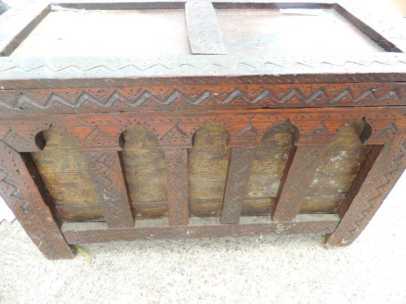 lot 34 image: Wood box hand carved...