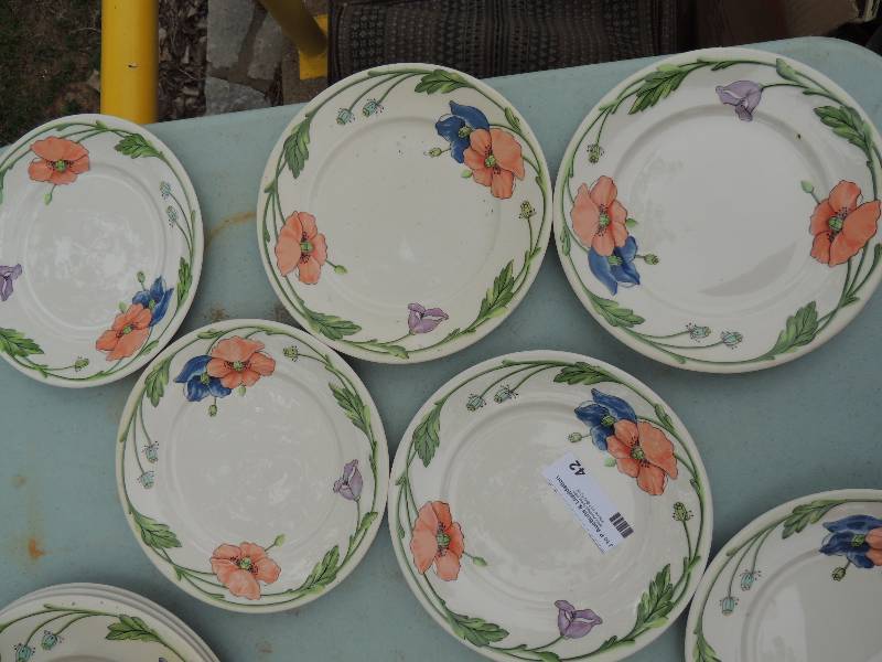 lot 42 image: Villeroy & Boch  - 6 bread plates ...