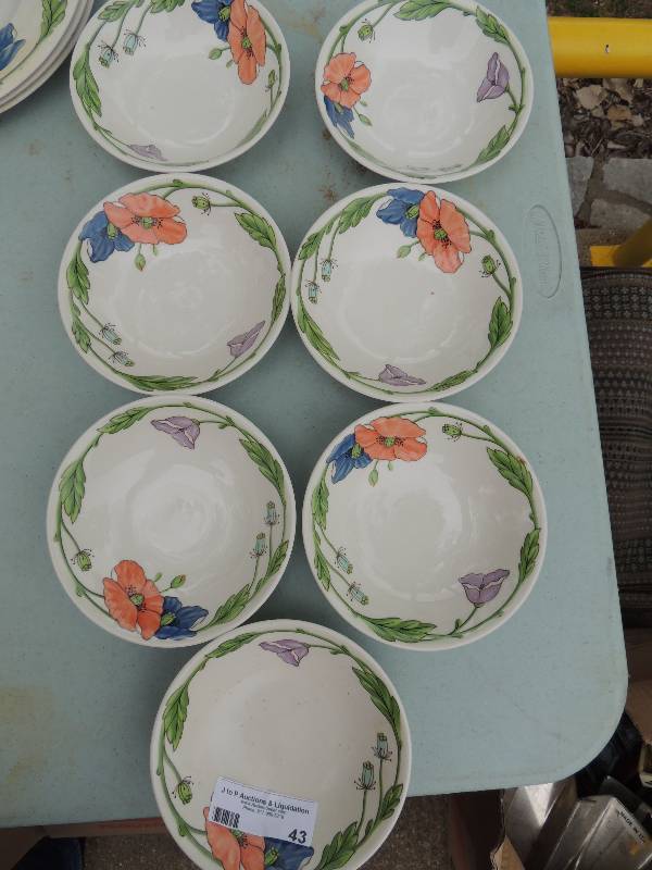 lot 43 image: Villeroy & Boch  - 7 bowls  - sei...