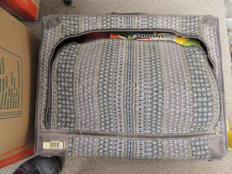 lot 47 image: Luggage - Suitcase and matching Arm...