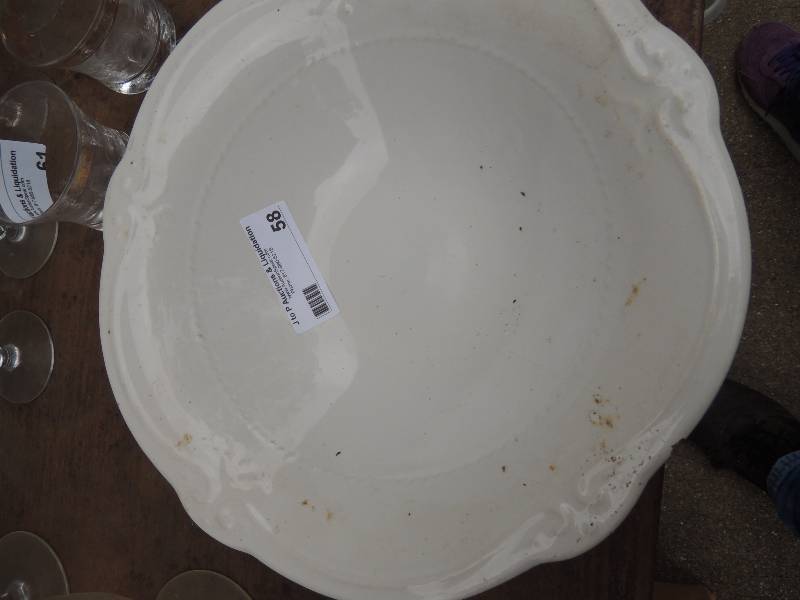 lot 58 image: 2 serving plates and one serving bo...