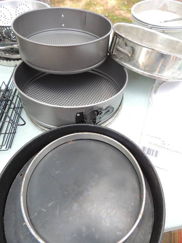 lot 79 image: cheese cake pans Spring Form pans...