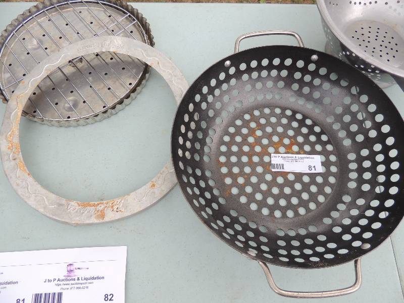 lot 81 image: Colendar, steamer tray, trivet, and...