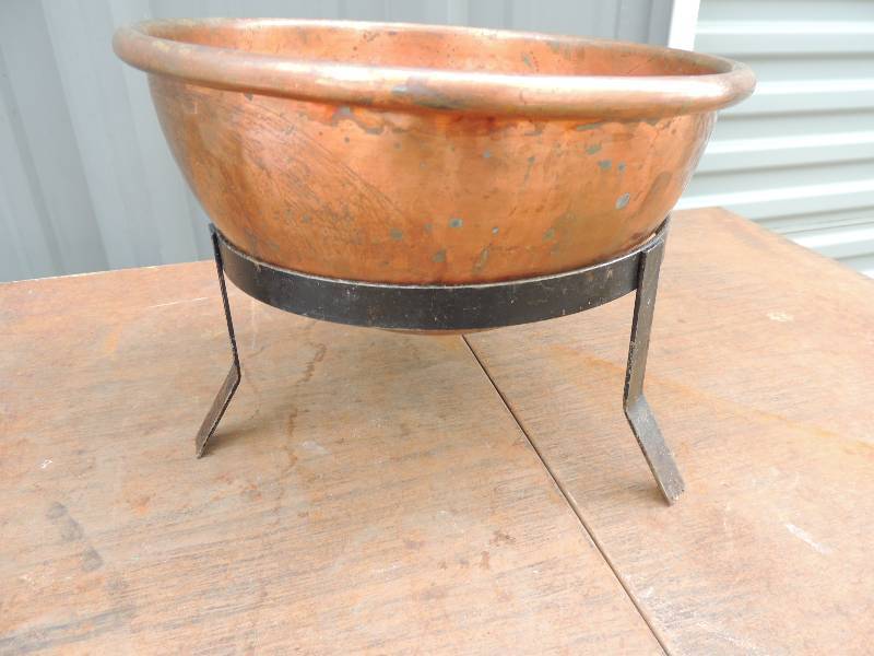 lot 91 image: Copper bowl on stand - French Cordo...