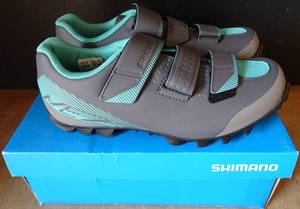 lot 17 image: NEW - SHIMANO ME2 Mountain Bike Shoes - SPD, Synthetic Gray Leather Womens size 6.5