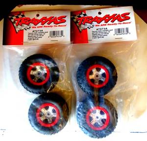lot 24 image: NEWSEALED - Traxxas SCT Red Beadlock Wheels and Tires 116 Slash (4) 7073A