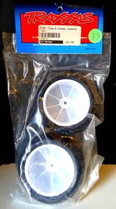 lot 33 image: NEWSEALED - Traxxas 7175 - Response Pro Tires, Dished 2.2 Wheels, Pre-Mount, White (2)