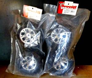 lot 69 image: Traxxas 110 Summit 2 CANYON AT TIRES & GEODE 3.8 CHROME WHEELS SPLINED, 5673 (2X$)