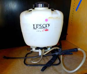 lot 125 image: LESCO Backpack Sprayer Piston 4 gallon