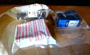 lot 137 image: SEALED - ASSORTMENT OF DELL SERIES 5 INK CARTRIGES (BLK X2  1 COLOR)
