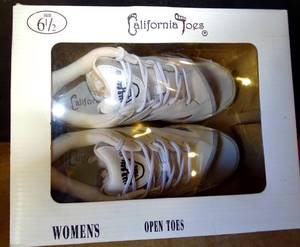lot 203 image: NEW WOMENS CALIFORNIA TOES OPEN TOED SNEAKERS - SIZE 6 12