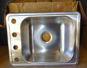 lot 209 image: STAINLESS KITCHEN SINK 7129301 (UNUSED)