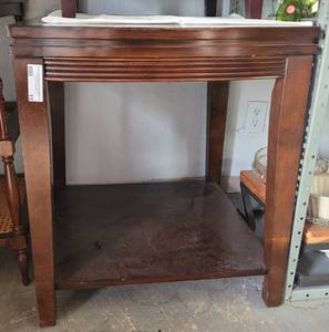 lot 15 image: WOODEN ACCENT  SIDE TABLE IN STYLECOLOR SHOWN.
