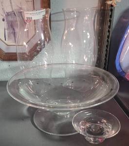 lot 26 image: DECORATIVE GLASS PLATTERS, HURRICANES AS SHOWN.