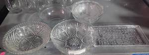 lot 27 image: GLASS PLATTERSPLATES AS SHOWN.